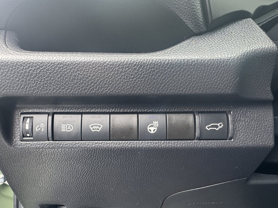 2024 Toyota RAV4 XLE HYBRIDE-17