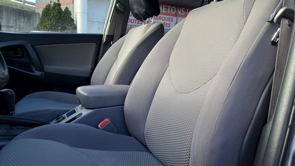 Toyota RAV4 Limited 2009-8