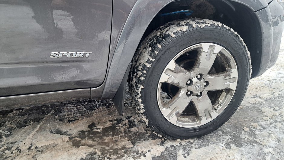 2009 Toyota RAV4 Sport-36