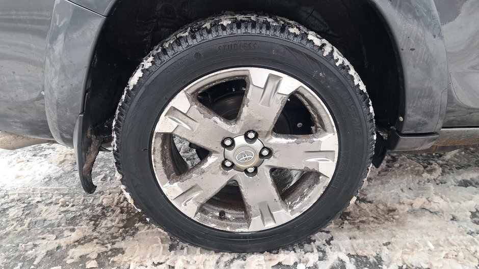 2009 Toyota RAV4 Sport-35