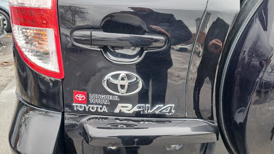 Toyota RAV4 Base 2010-27
