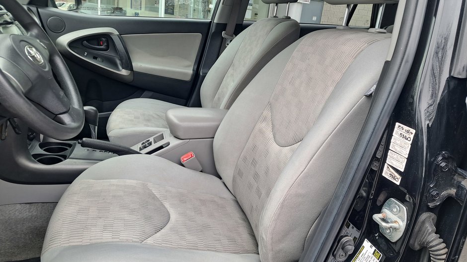 Toyota RAV4 Base 2010-7