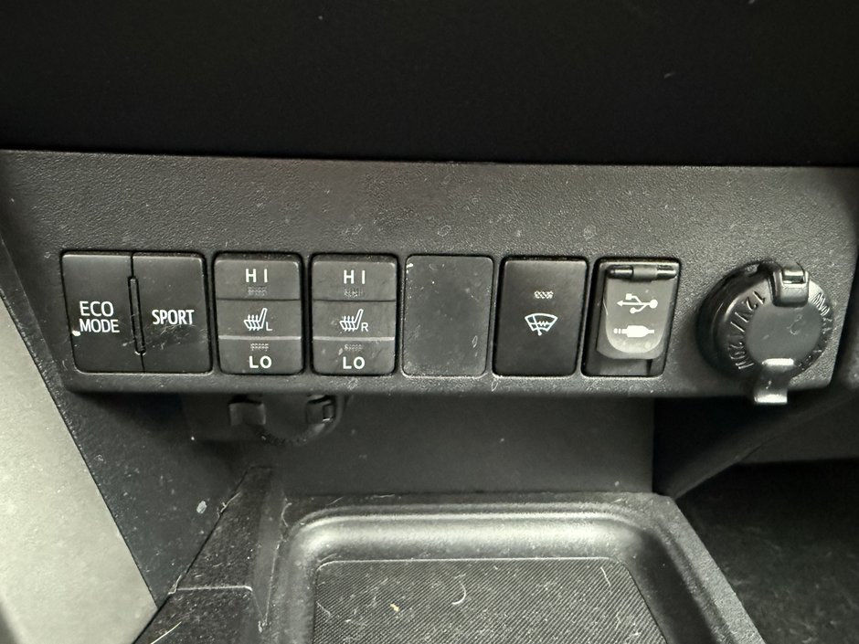 Toyota RAV4 Limited 2016-15