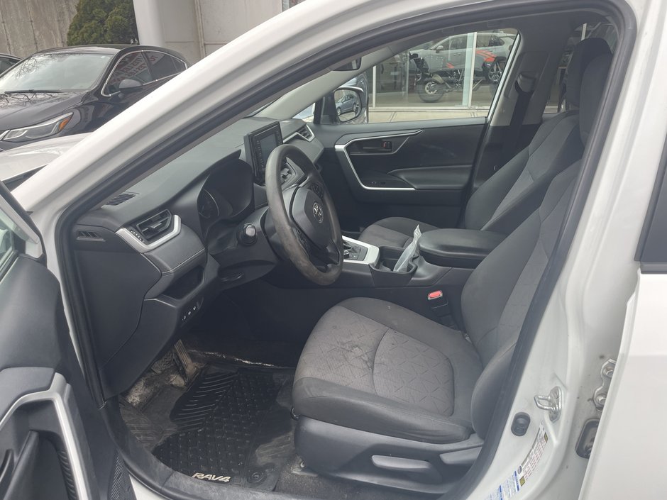 2019 Toyota RAV4 Hybrid LE-8