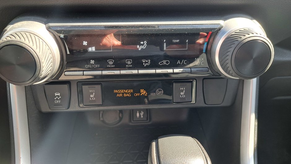 2019 Toyota RAV4 LE-16