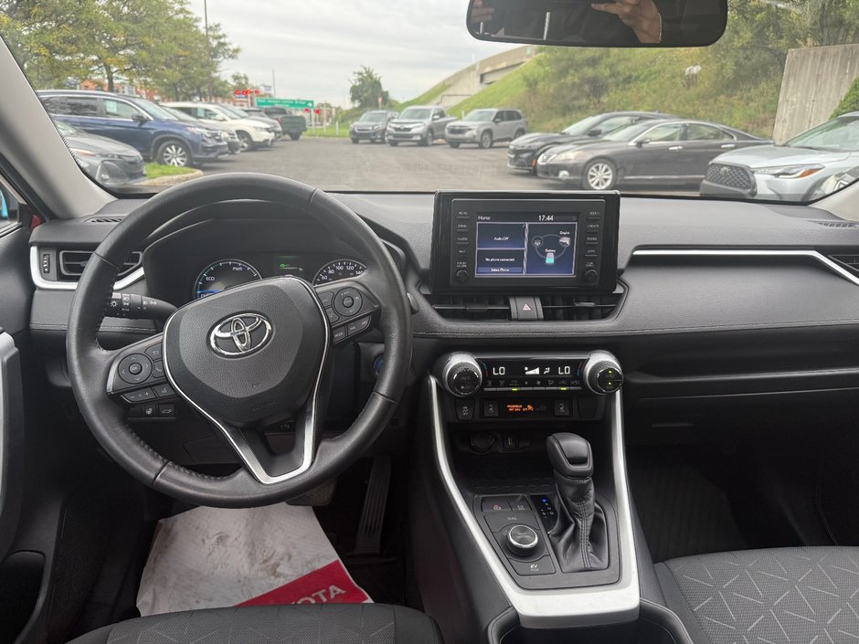 2020 Toyota RAV4 Hybrid XLE-10