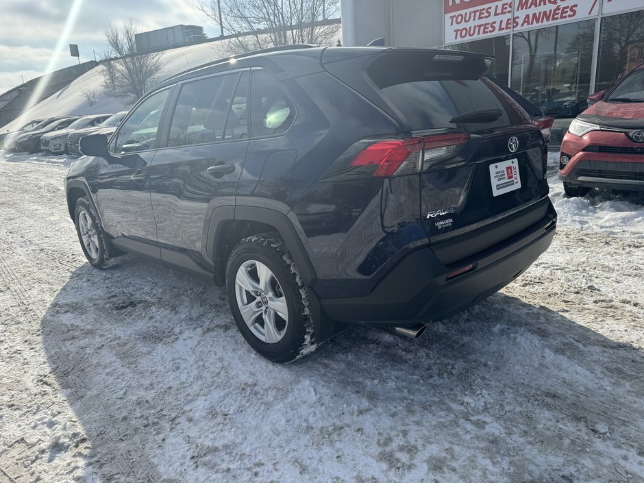 Toyota RAV4 XLE 2021-10