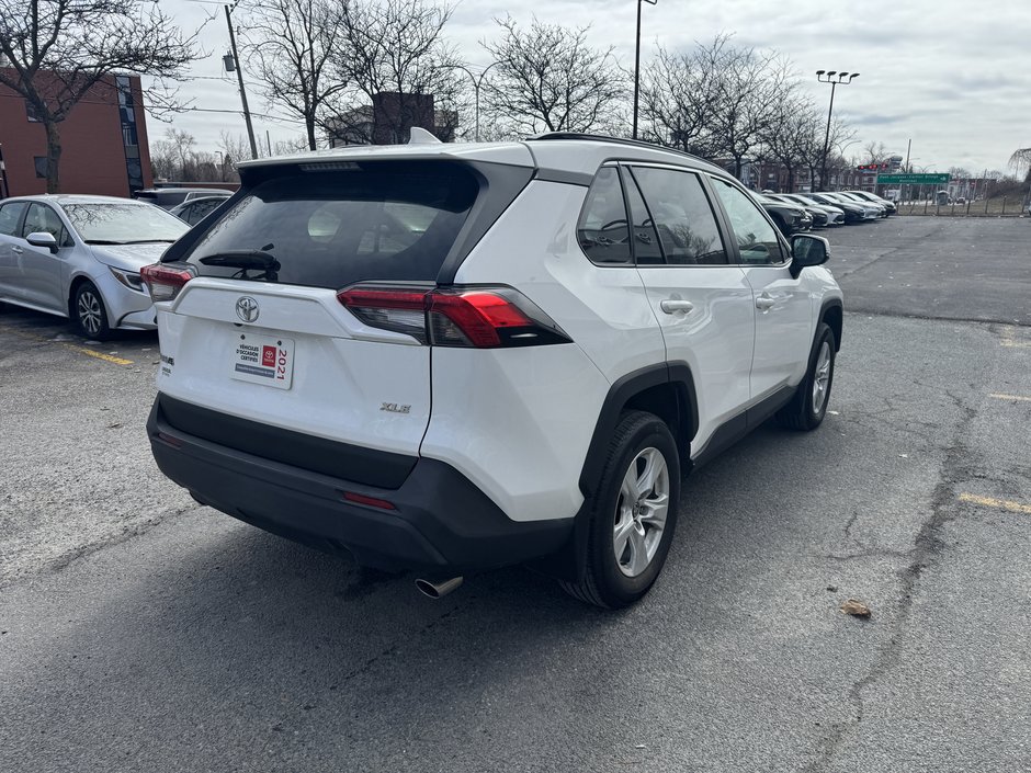 Toyota RAV4 XLE 2021-3