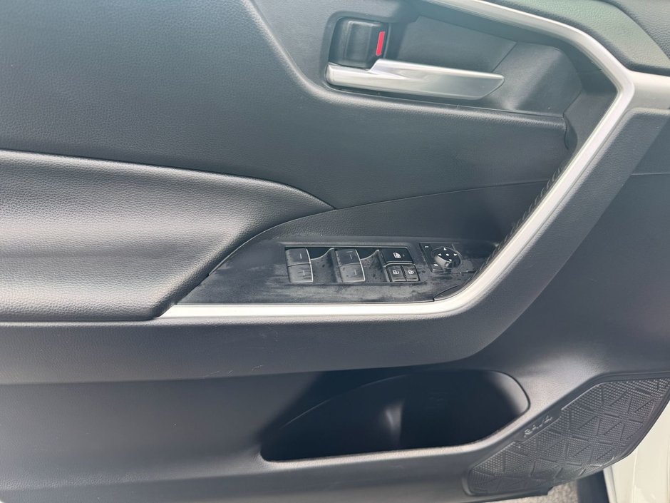 Toyota RAV4 XLE 2023-12
