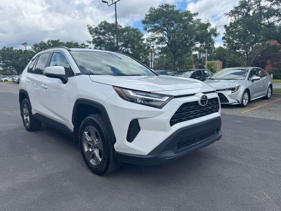 Toyota RAV4 XLE 2023-6