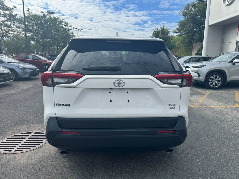 Toyota RAV4 XLE 2023-3