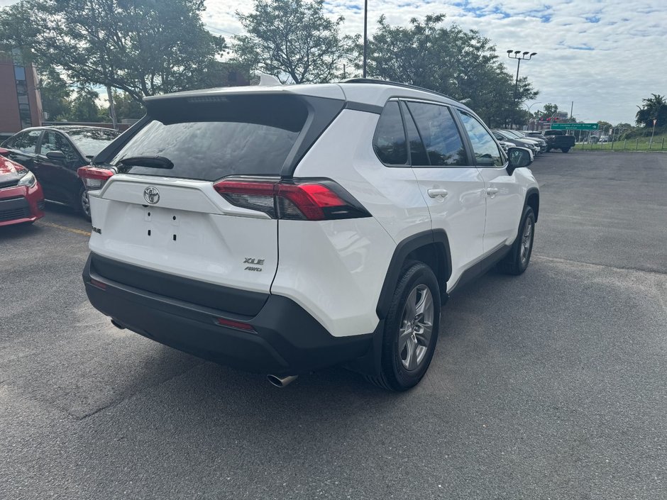 Toyota RAV4 XLE 2023-4