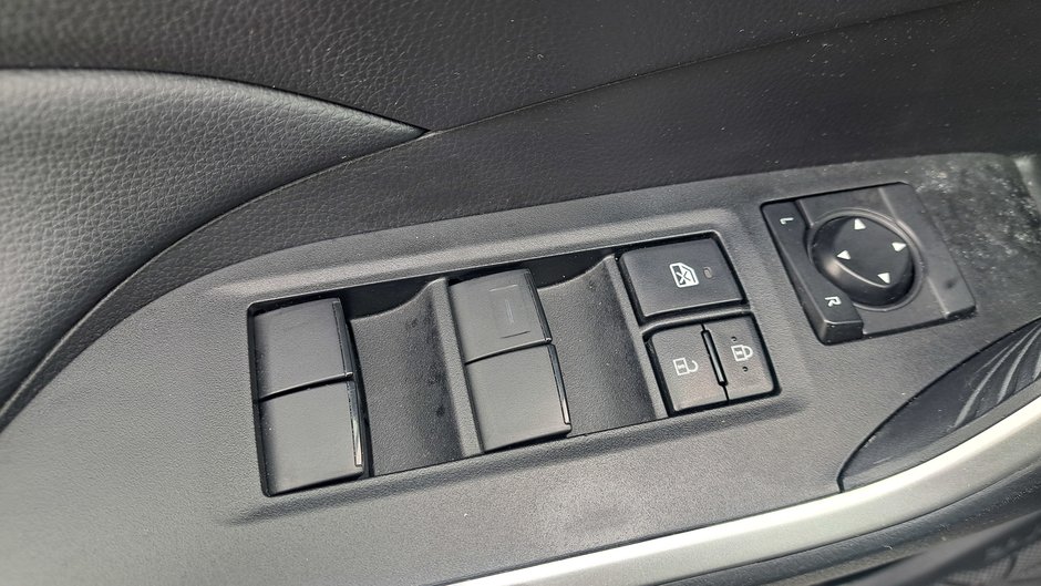 Toyota RAV4 Hybrid LE 2024-21