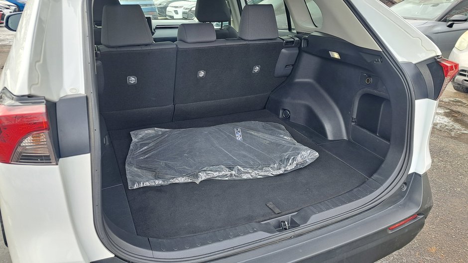 Toyota RAV4 Hybrid LE 2024-29