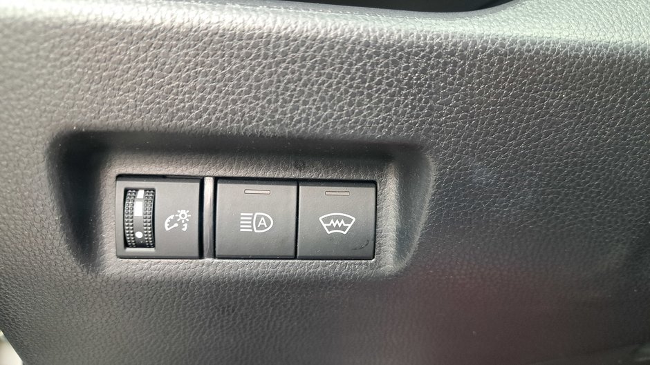 Toyota RAV4 Hybrid LE 2024-22