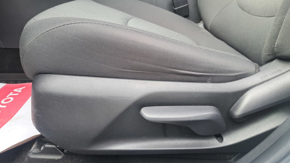 Toyota RAV4 Hybrid LE 2024-6