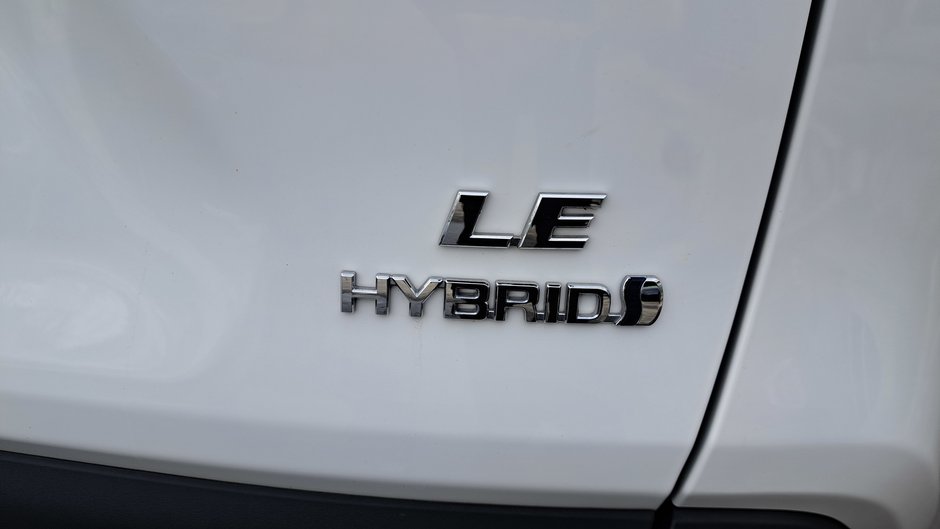 Toyota RAV4 Hybrid LE 2024-32