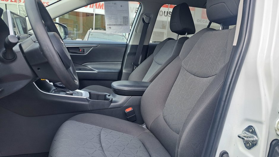 Toyota RAV4 Hybrid LE 2024-8