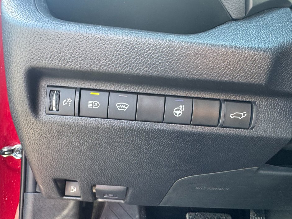 2024 Toyota RAV4 Hybrid XLE-13