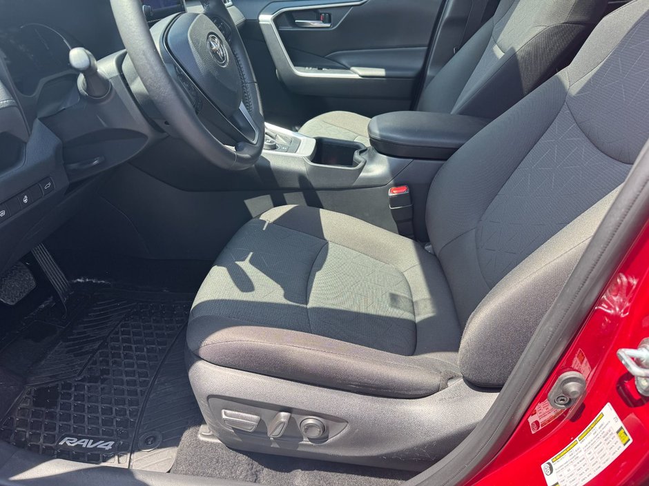 2024 Toyota RAV4 Hybrid XLE-11