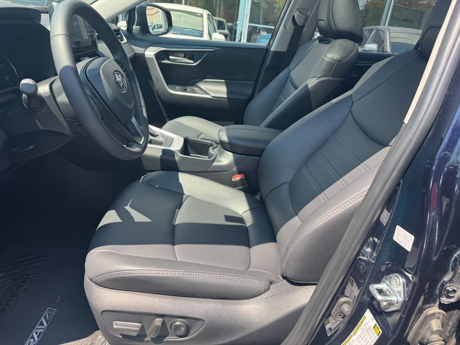 Toyota RAV4 XLE 2025-11