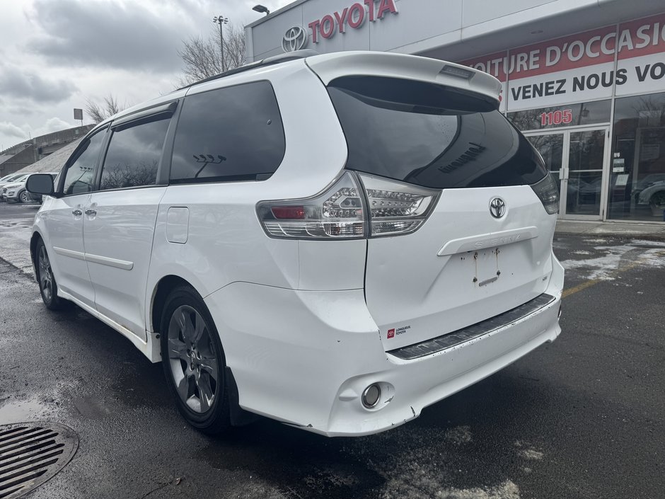 2013 Toyota Sienna SE-16