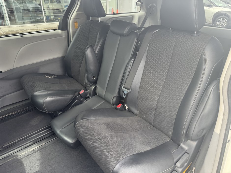 2013 Toyota Sienna SE-19