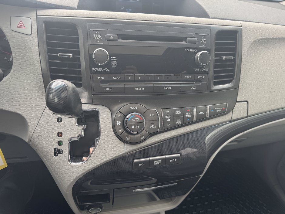 2013 Toyota Sienna SE-17