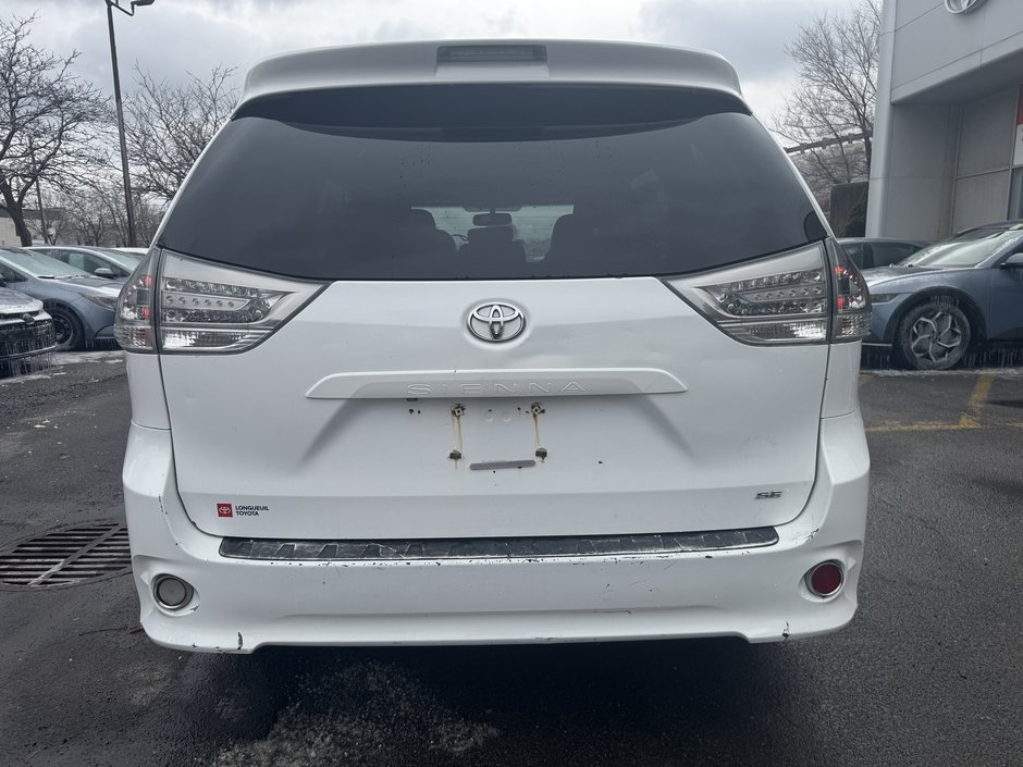 2013 Toyota Sienna SE-12