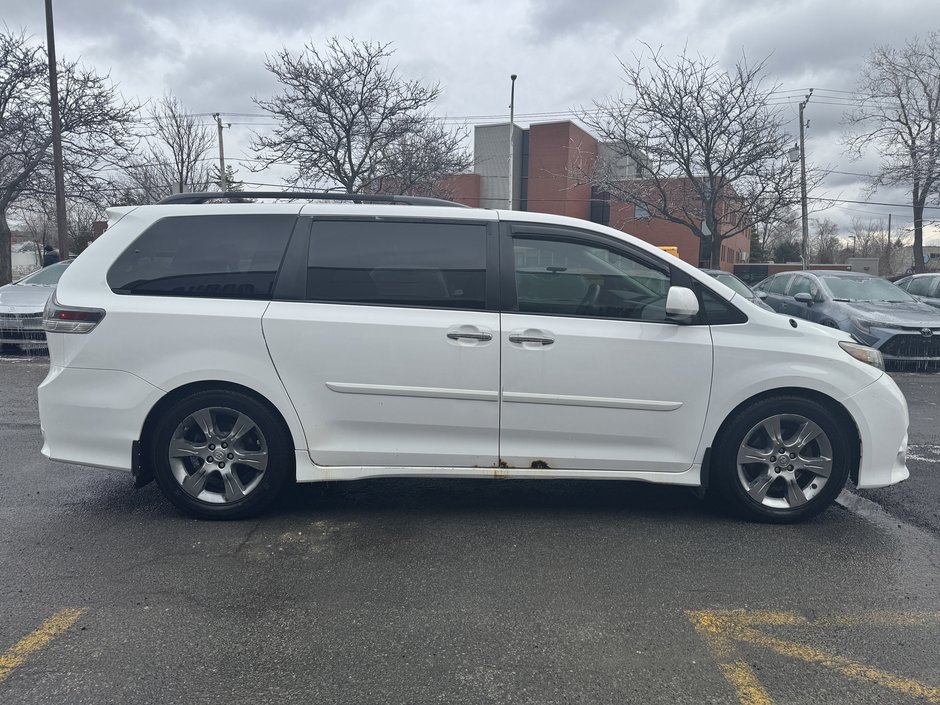 2013 Toyota Sienna SE-21