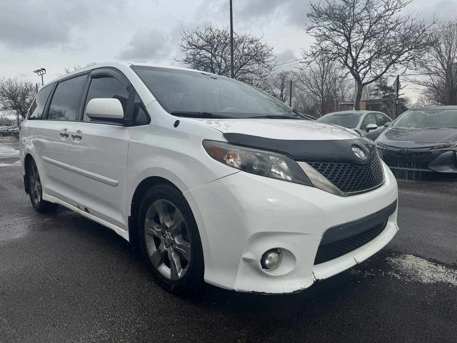 2013 Toyota Sienna SE-24