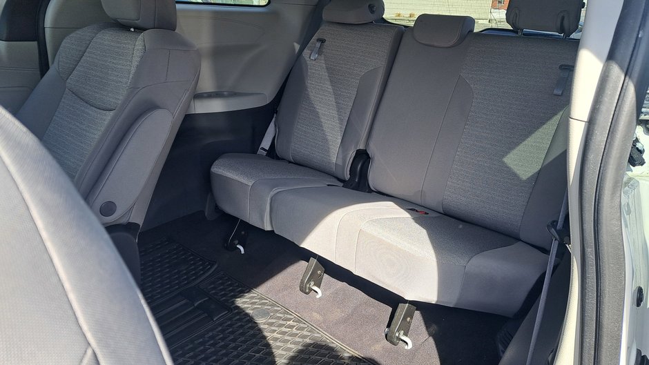 Toyota Sienna Hybrid LE  8-PASS 2023-26