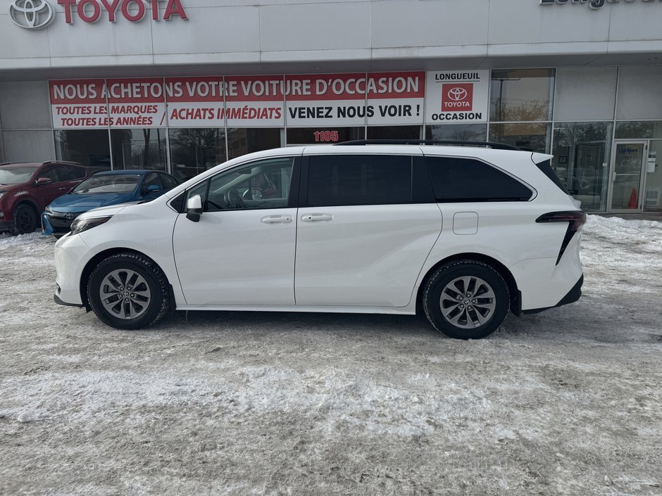 Toyota Sienna LE 2023-14