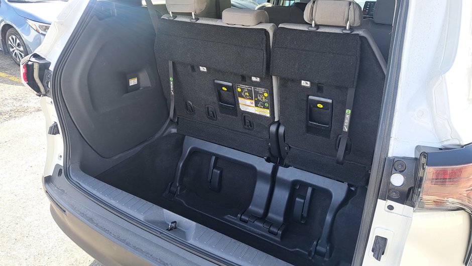 Toyota Sienna Hybrid LE  8-PASS 2023-29