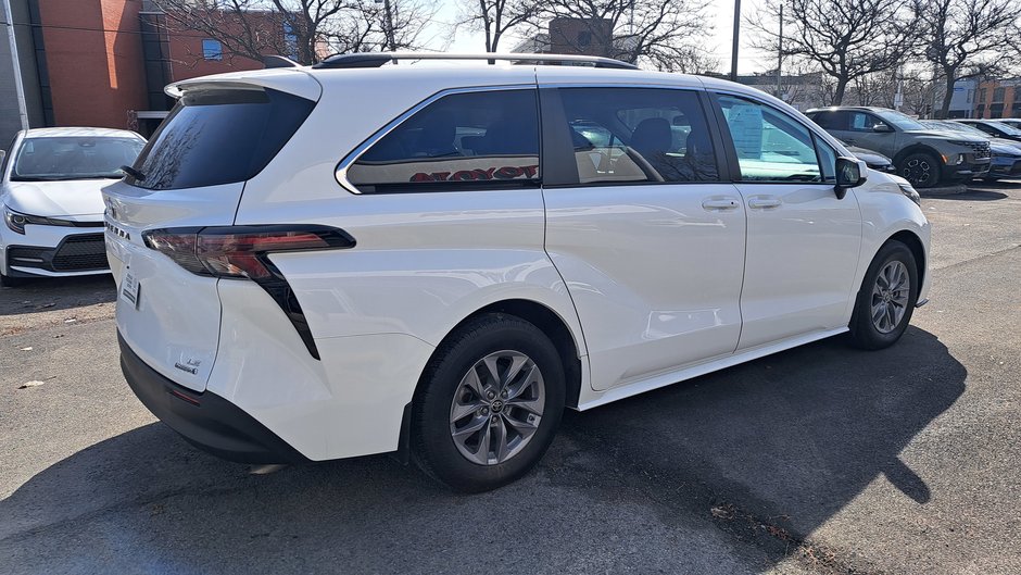 Toyota Sienna Hybrid LE  8-PASS 2023-3