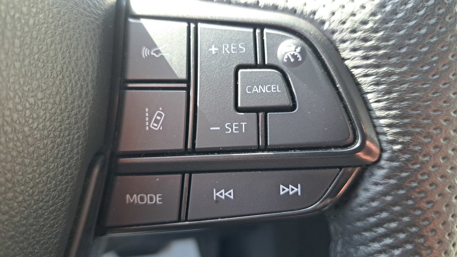 Toyota Sienna Hybrid LE  8-PASS 2023-11