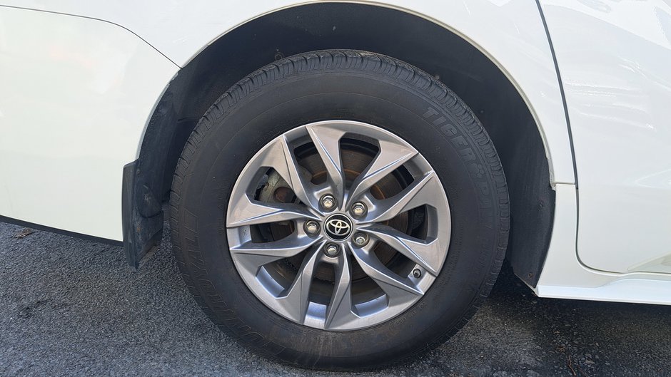 Toyota Sienna Hybrid LE  8-PASS 2023-33