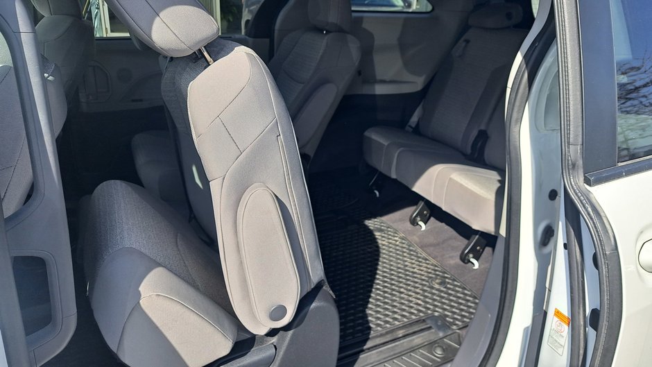 Toyota Sienna Hybrid LE  8-PASS 2023-25