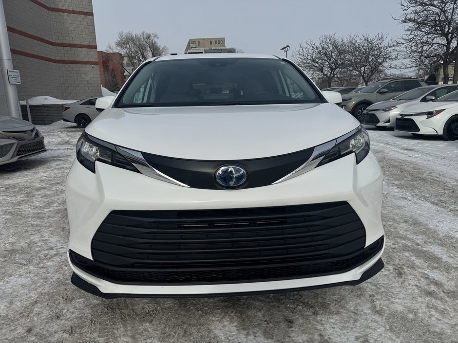 Toyota Sienna LE 2023-20