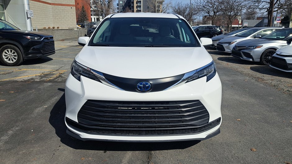 Toyota Sienna Hybrid LE  8-PASS 2023-35