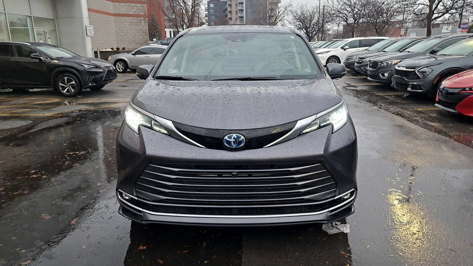 2025 Toyota Sienna Limited-38