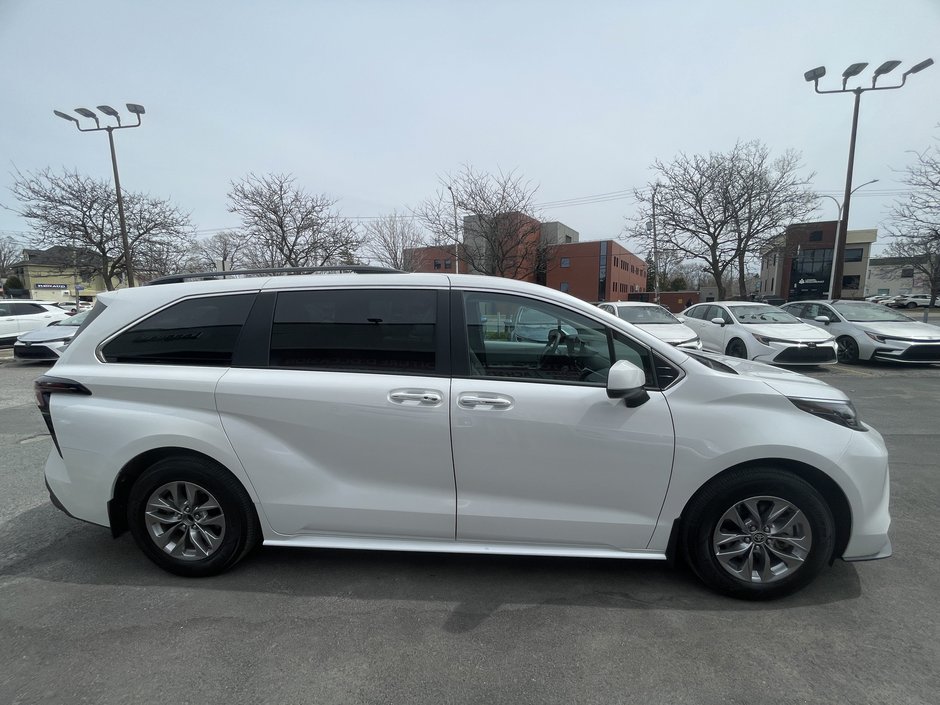 Toyota Sienna Hybrid XLE 8-PASS 2025-22