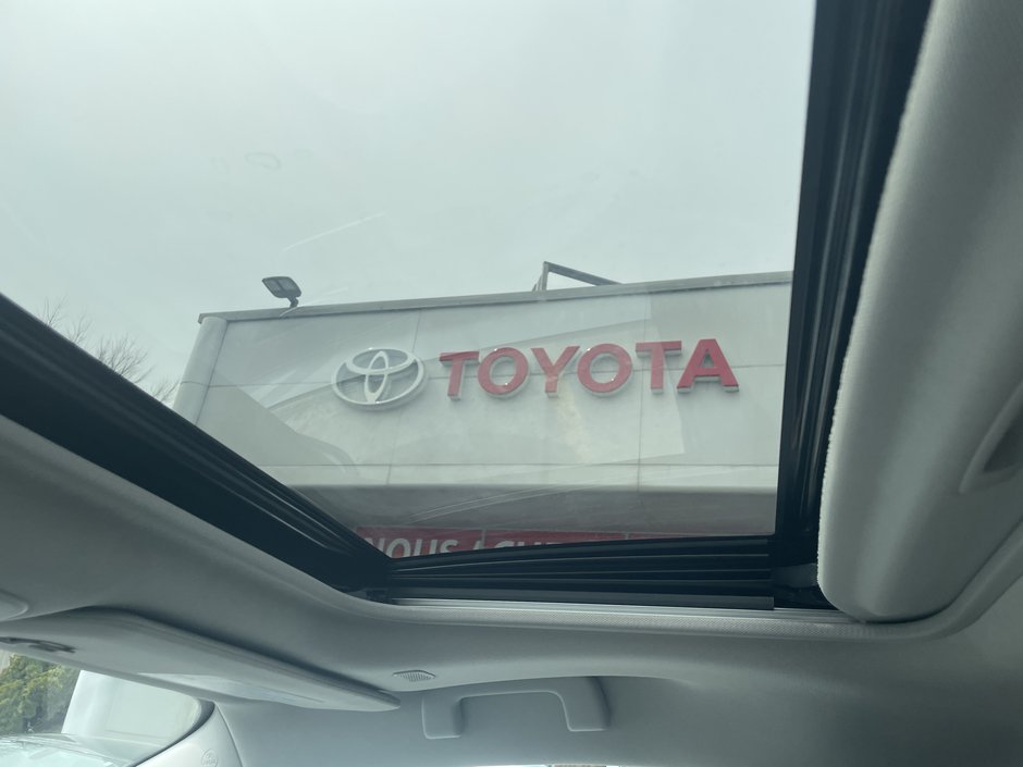 Toyota Sienna Hybrid XLE 8-PASS 2025-49