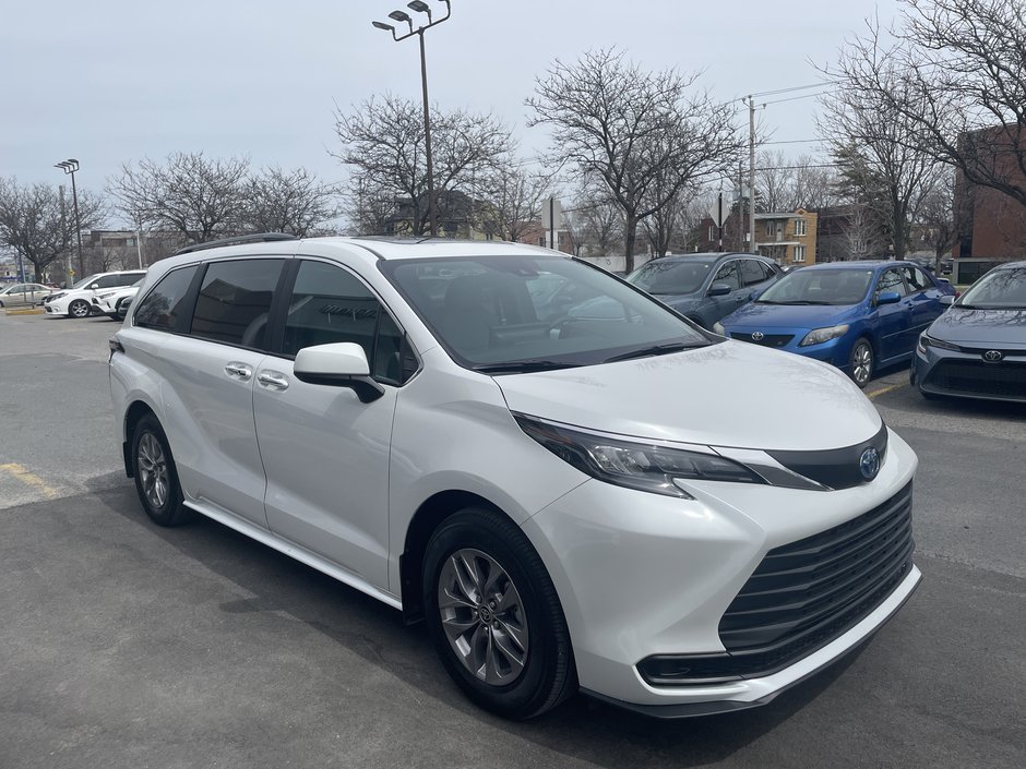 Toyota Sienna Hybrid XLE 8-PASS 2025-40