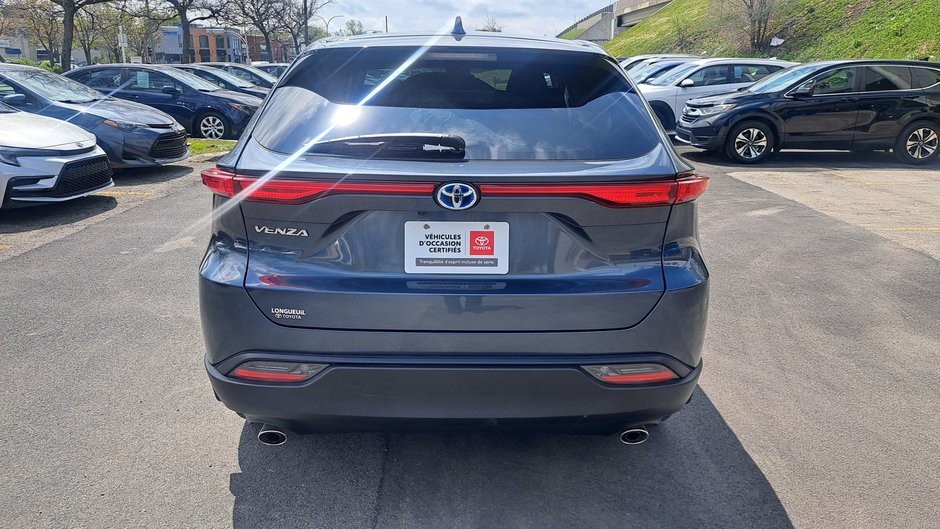 Toyota Venza Hybrid LE 2023-29