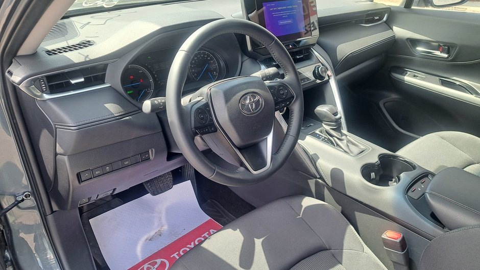 Toyota Venza Hybrid LE 2023-9