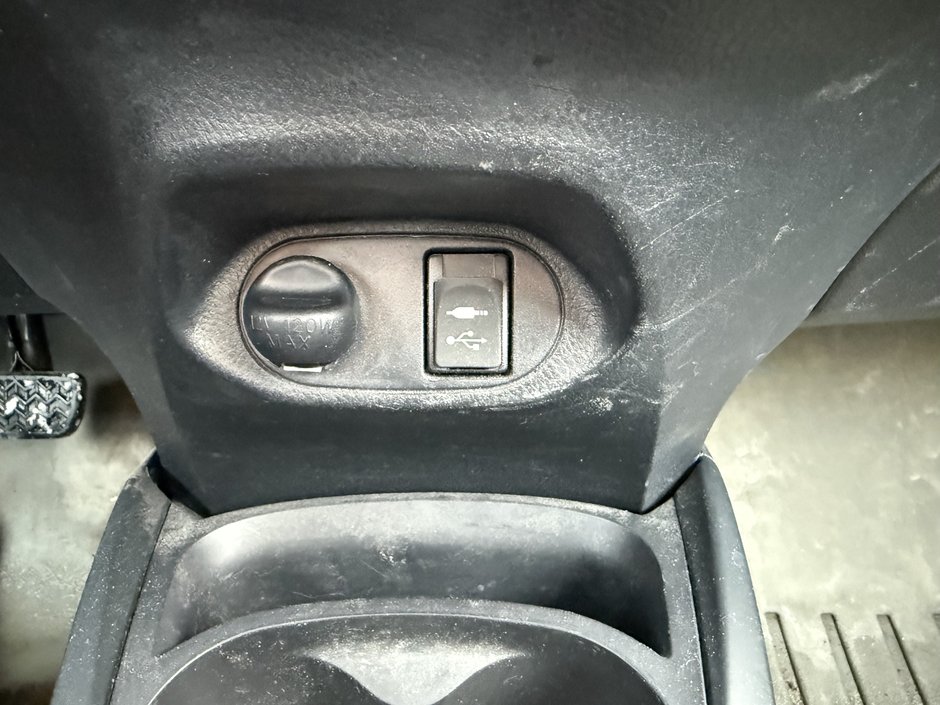 Toyota Yaris Hatchback LE 2018-25