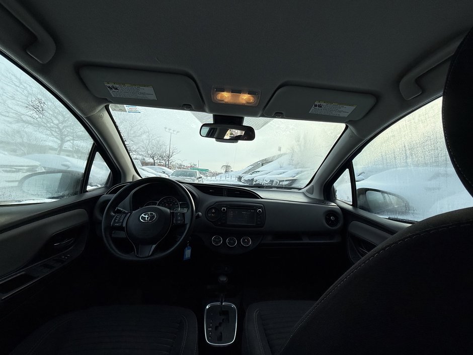 Toyota Yaris Hatchback LE 2018-26