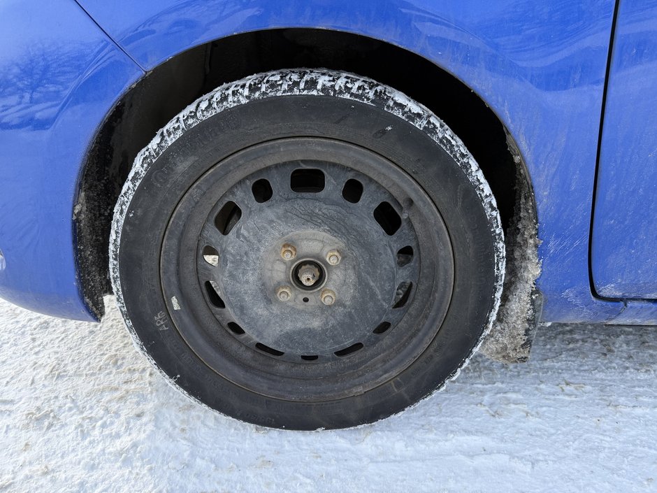 Toyota Yaris Hatchback LE 2018-28