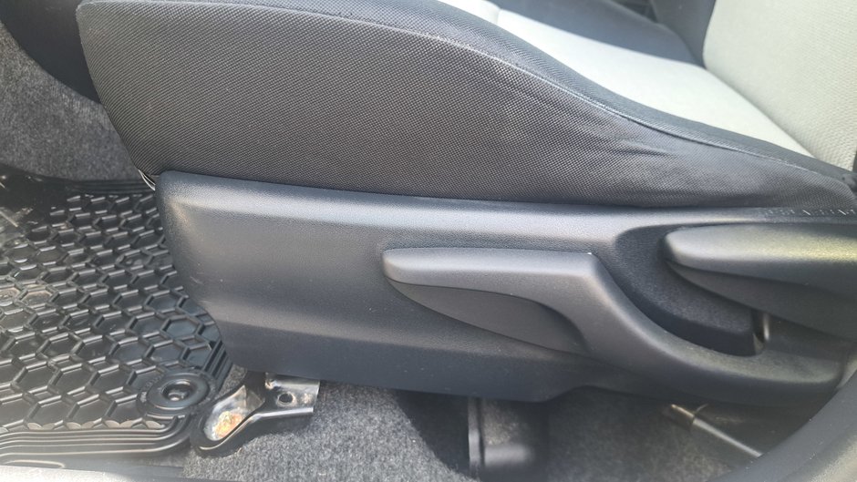 2012 Toyota Yaris Hatchback 5DR LE 4A-6